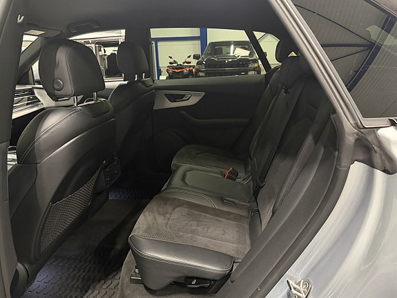 Audi Q8 9 of 24