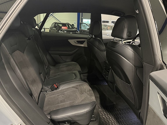 Audi Q8 12 of 24