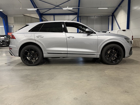 Audi Q8 6 of 24
