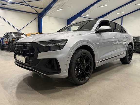 Audi Q8 2 of 24