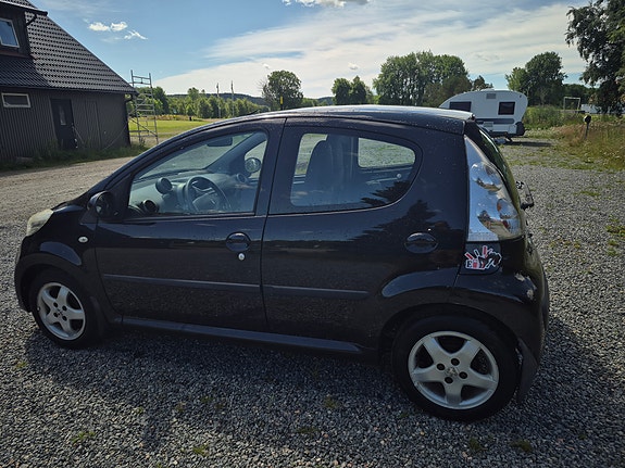 Peugeot 107 2 of 5