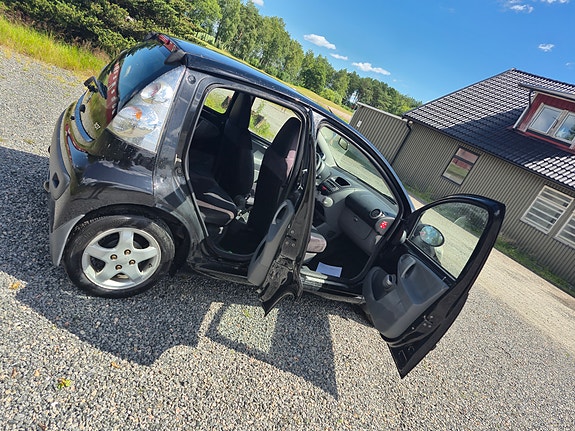 Peugeot 107 4 of 5