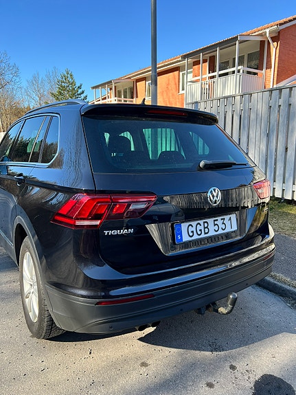 Volkswagen Tiguan 3 of 10