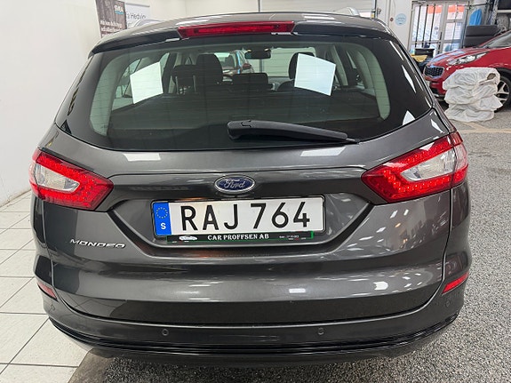 Ford Mondeo 19 of 21