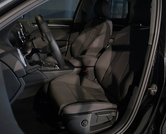 Audi A3 8 of 16