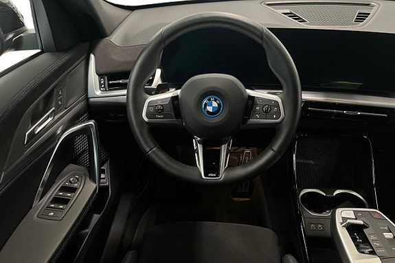 BMW iX2 9 of 17