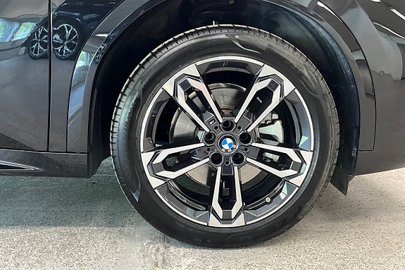 BMW iX2 13 of 17