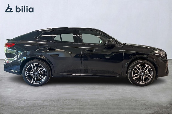 BMW iX2 14 of 17