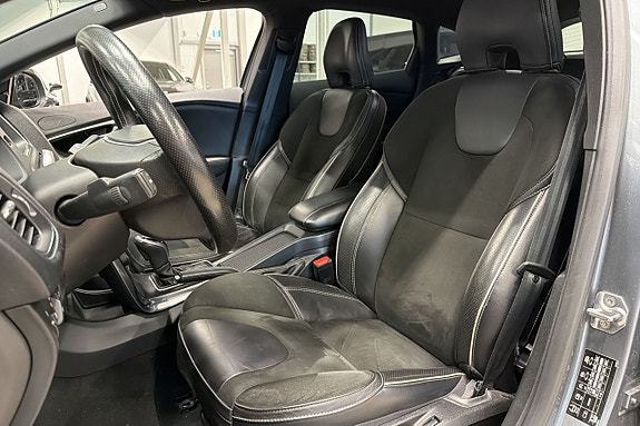 Volvo V40 20 of 25