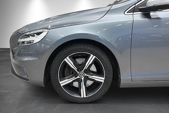 Volvo V40 2 of 5
