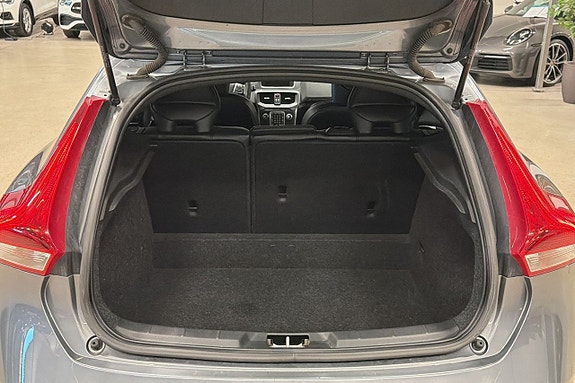 Volvo V40 25 of 25