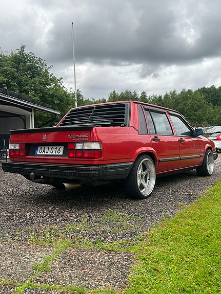 Volvo 740 2 of 5