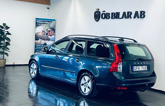 Volvo V50 3 of 5