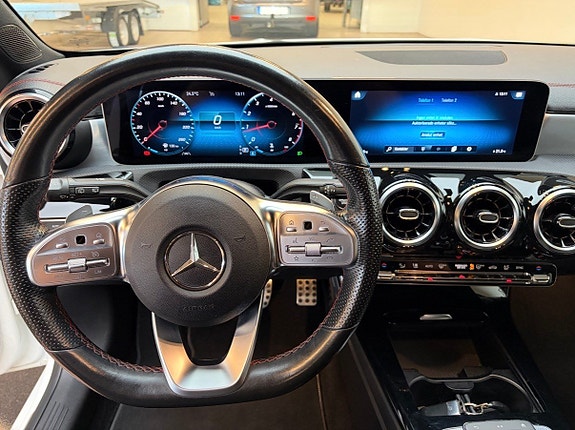 Mercedes-Benz CLA180 8 of 11