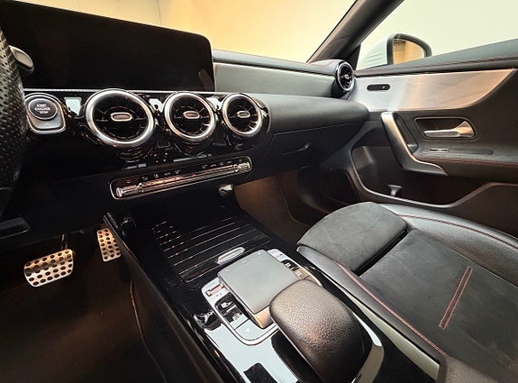 Mercedes-Benz CLA180 11 of 11