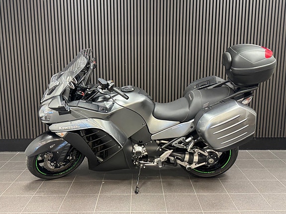 Kawasaki GTR1400 4 of 5