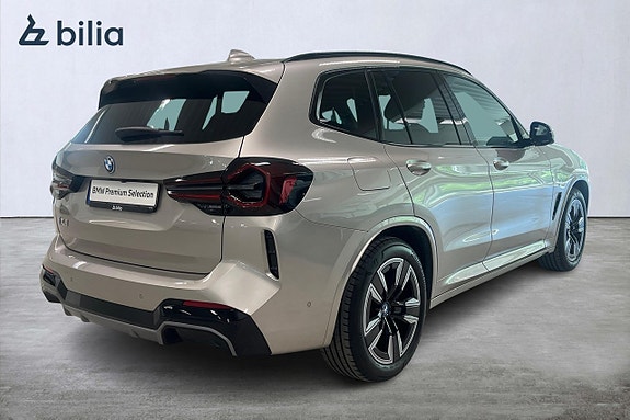 BMW iX3 16 of 17