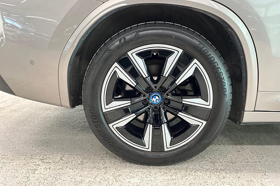 BMW iX3 14 of 17
