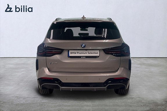 BMW iX3 4 of 5