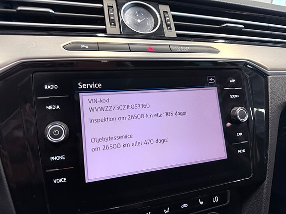 Volkswagen Passat 21 of 23