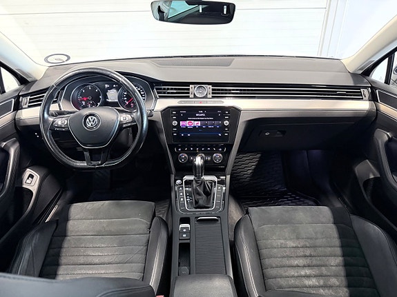 Volkswagen Passat 15 of 23