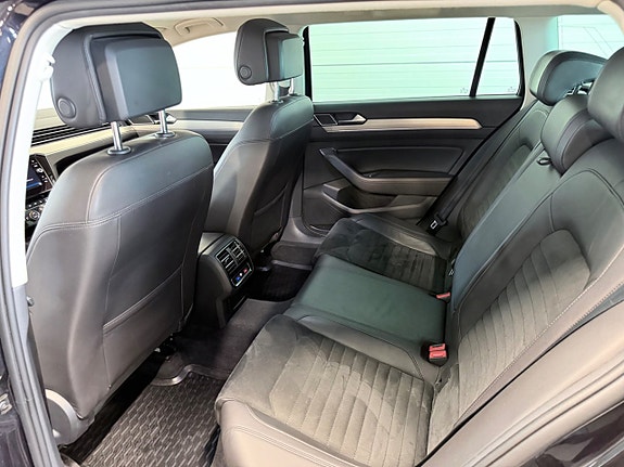 Volkswagen Passat 13 of 23