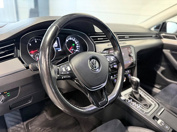 Volkswagen Passat 11 of 23
