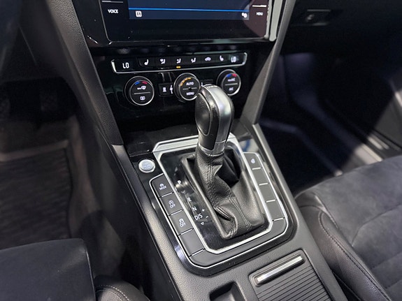 Volkswagen Passat 12 of 23
