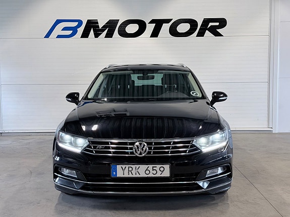 Volkswagen Passat 2 of 23