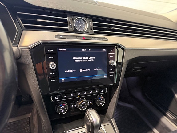 Volkswagen Passat 14 of 23