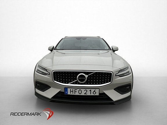 Volvo V60 Cross Country 2 of 5