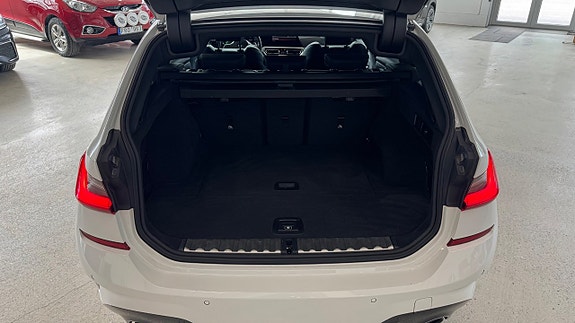 BMW 320d 3 of 5