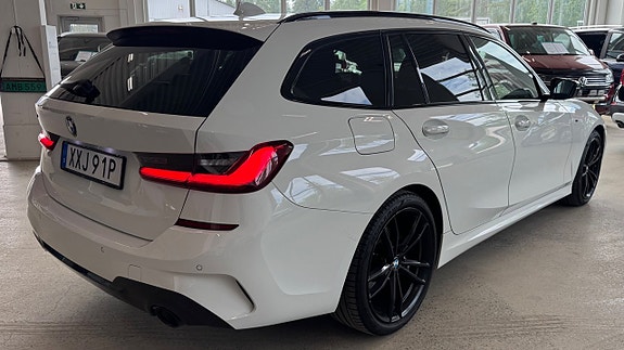 BMW 320d 2 of 5