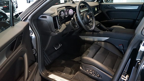 Porsche Cayenne 6 of 9