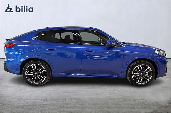 BMW iX2 16 of 18