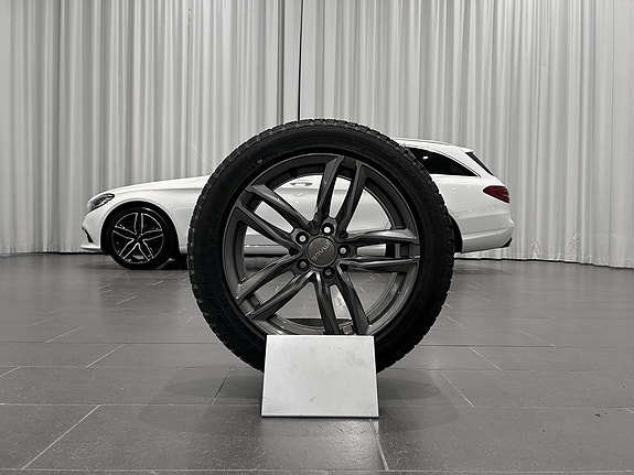 Mercedes-Benz C300 2 of 15
