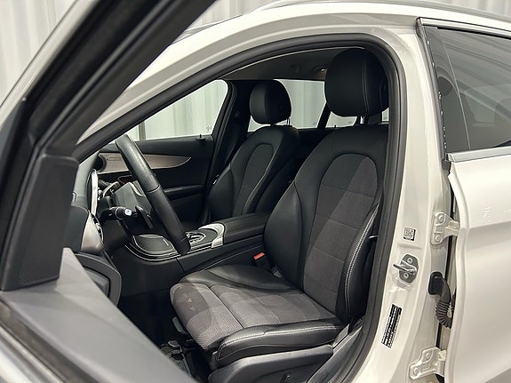 Mercedes-Benz C300 7 of 15