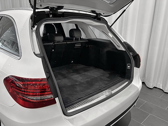 Mercedes-Benz C300 5 of 15