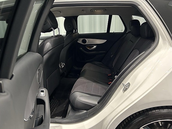 Mercedes-Benz C300 8 of 15