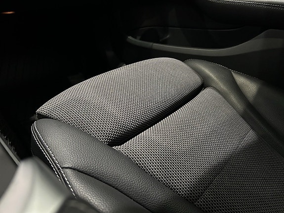 Mercedes-Benz C300 15 of 15