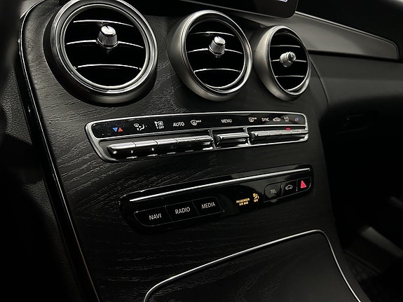 Mercedes-Benz C300 13 of 15