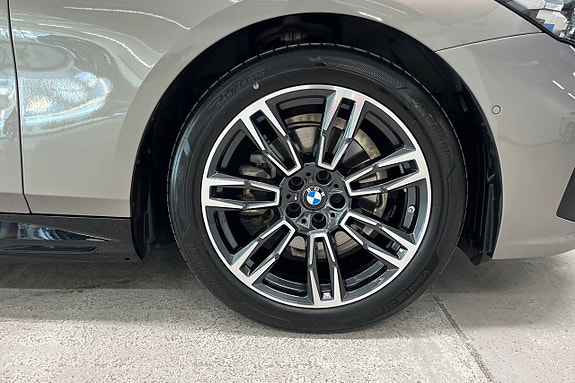 BMW 530e 15 of 18