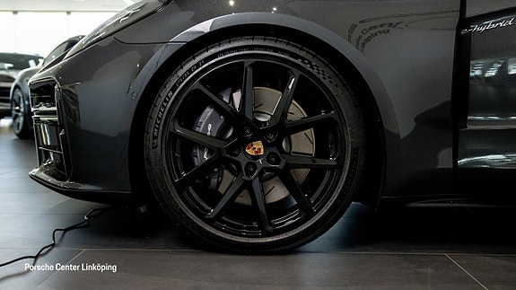 Porsche Panamera 4 9 of 25