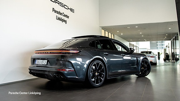 Porsche Panamera 4 8 of 25