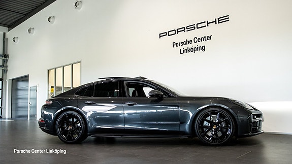 Porsche Panamera 4 3 of 5