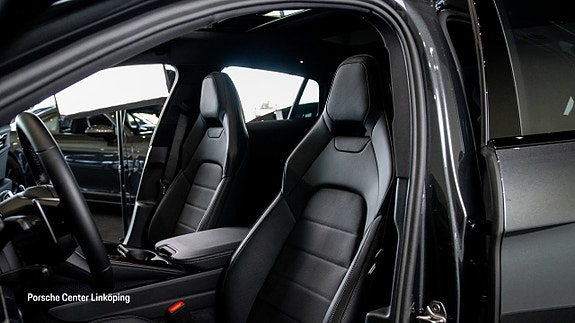 Porsche Panamera 4 11 of 25