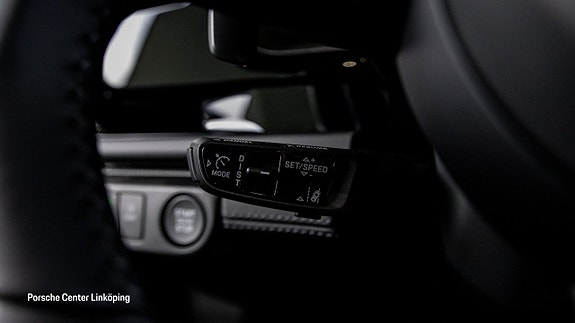 Porsche Panamera 4 19 of 25