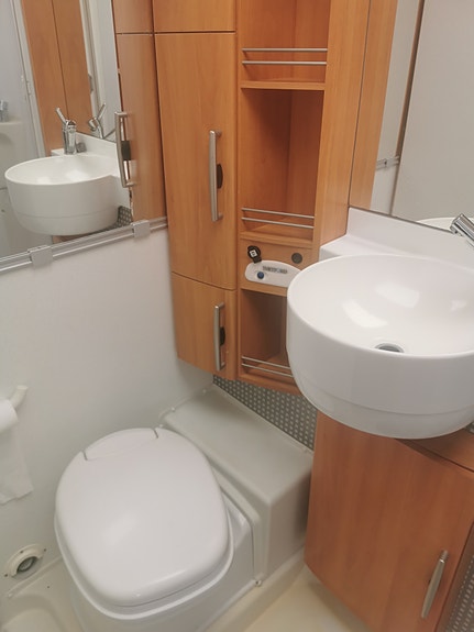 Hymer B614 3 of 5