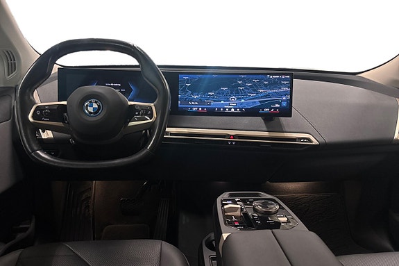 BMW iX 8 of 18