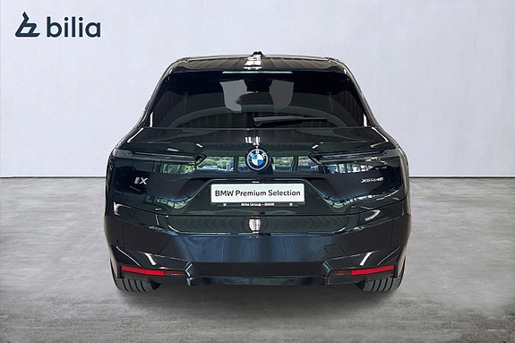 BMW iX 4 of 18